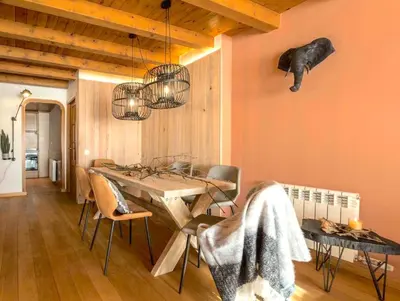 Zona de estar de Apartament familiar de luxe i balcó amb vistes by RURAL D'ÀNEU