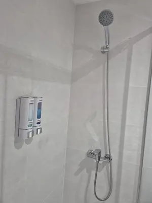 Un baño de Apartamento en La Romareda a 10 min del centro en tranvía - Alfonso Suites