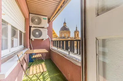 Un balcón o terraza de Your Large Family Apartment in Zaragoza