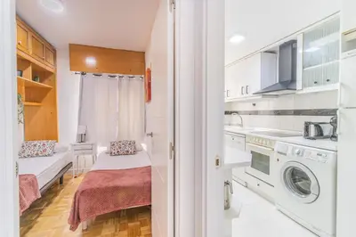 Una cocina o zona de cocina en Your Large Family Apartment in Zaragoza