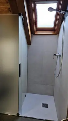 Un baño de CAMBRA APARTAMENT, Dúplex acogedor en el coraón de El Pont de Suert
