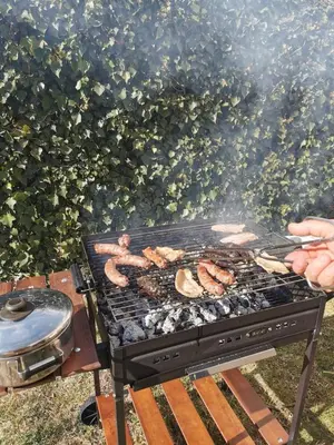 Barbacoa disponible para clientes en la casa o chalet
