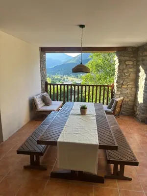Vista general de una montaña o vista desde la casa o chalet