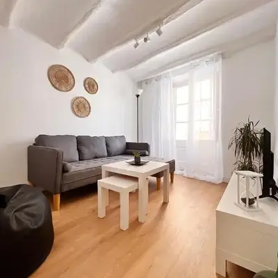 Lo Corner House
