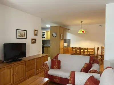 Una televisión o centro de entretenimiento en BPirineos-El Molino