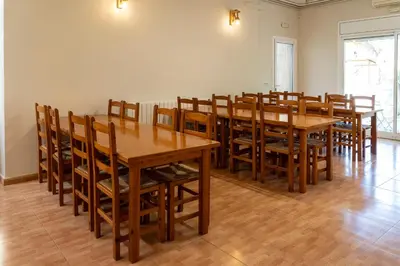Un restaurante o sitio para comer en Alberg Xerta - Allotjament rural