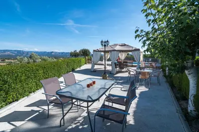 Paisaje cerca of this country house