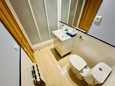 Un baño de Céntrico alojamiento las armas 13