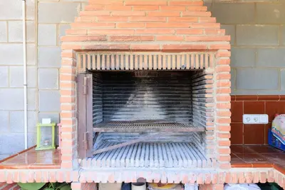 Barbacoa disponible para clientes en el lodge