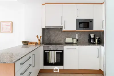 Una cocina o zona de cocina en Mediterranean Way - Miami Beach