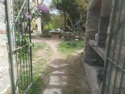 Jardín al aire libre en Detached rural 19th century country house
