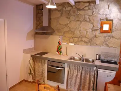 Una cocina o zona de cocina en Detached rural 19th century country house