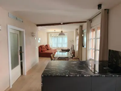 Una televisión o centro de entretenimiento en La Modernidad del Casco by Alogest