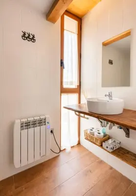 Un baño de El Pajar de la Leña - tucasaenlospirineos