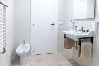 Un baño de Plaza Matarraña