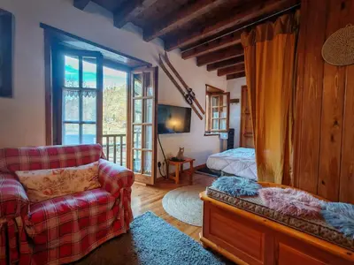 Cama o camas de una habitación en Calideza máxima- Chimenea, balcón y jardín - Cosmos 2