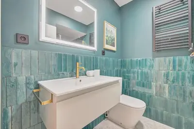 Un baño de Parque central A by Clabao