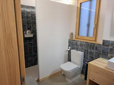 Un baño de Can Mireia en Arnes - Casa cerca del Matarraña