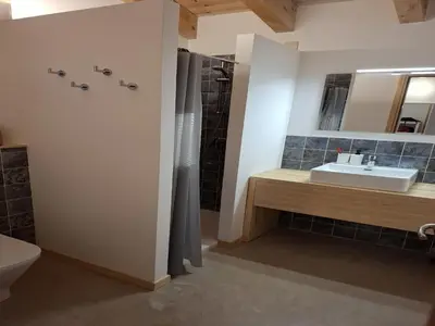Un baño de Can Mireia en Arnes - Casa cerca del Matarraña