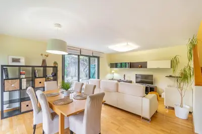 Una cocina o zona de cocina en Gran chalet con amplio jardín próximo a Pamplona