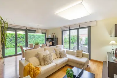 Zona de estar de Gran chalet con amplio jardín próximo a Pamplona