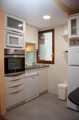 Una cocina o zona de cocina en Casa Celia by CARDI SUITES