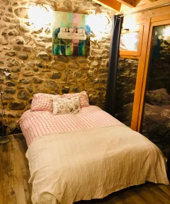 Cama o camas de una habitación en Estudio con jardín en Añisclo, Parque Nacional Ordesa