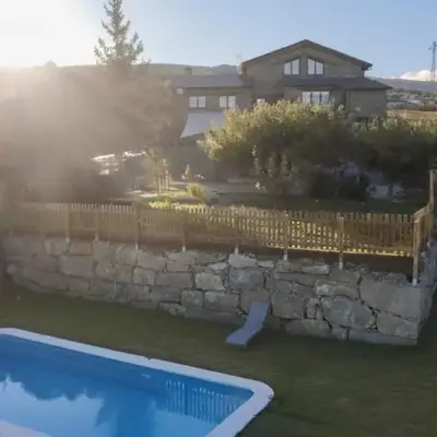 Casa Rural piscina y vistas al Cadí