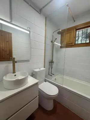 Un baño de Caseta de Caro Vergés&Forés