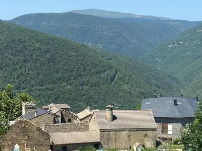 Vista general de una montaña o vista desde el apartamento
