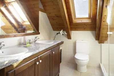 Un baño de Era Garona by FeelFree Rentals