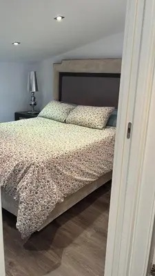 Cama o camas de una habitación en IRUÑA vivienda turistica