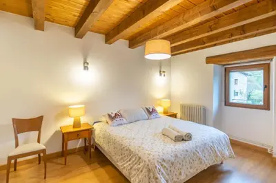 Cama o camas de una habitación en Amplia casa rural ideal para familias y grupos
