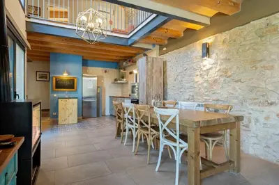 Una cocina o zona de cocina en House With Indoor Pool On The Cistercian Route