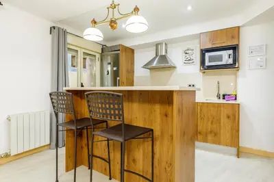 Una cocina o zona de cocina en Apartamento con Parking Gratis al lado del Pilar - Alfonso Suites
