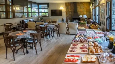Comida en o cerca de este hotel