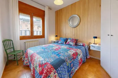 Cama o camas de una habitación en Casa Dalia grande y luminosa con terraza y garaje en pueblo tranquilo