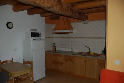 Una cocina o zona de cocina en Charming Apartment in Coscojuela de Sobrarbe, 45 m²