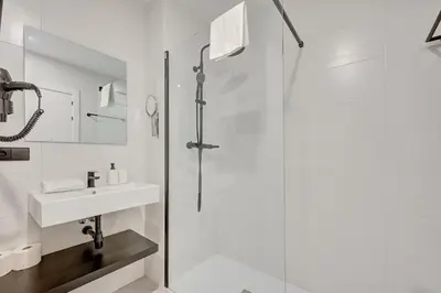 Un baño de Apartamento MYE 1 by Clabao
