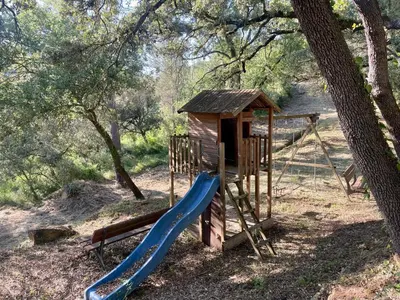 Zona de juegos infantil en Cal Pedrol