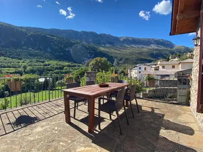 Vista general de una montaña o vista desde la casa o chalet
