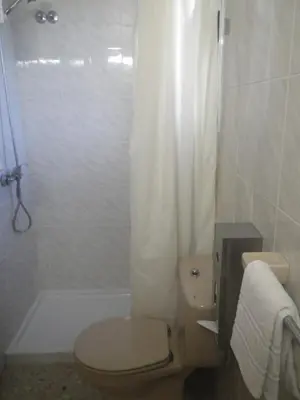 Un baño de Hotel Del Llac