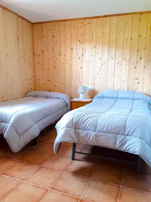 Cama o camas de una habitación en El Jardí Casa rural ideal para familias y grupos