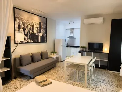 Una televisión o centro de entretenimiento en Apartamentos Caspe