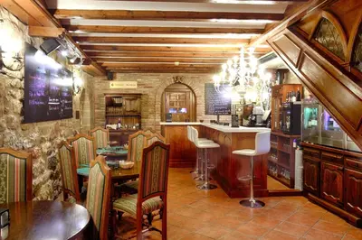 Un restaurante o sitio para comer en Hotel Merindad de Olite