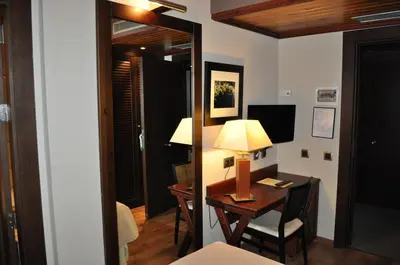 Una televisión o centro de entretenimiento en Hotel Ciria