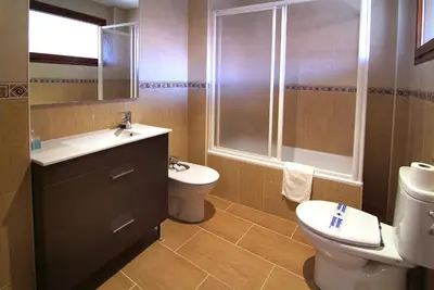 Un baño de Apartahotel La Corrala