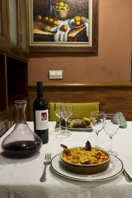 Comida en o cerca de este hotel
