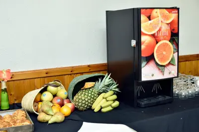 Comida en o cerca de este hotel