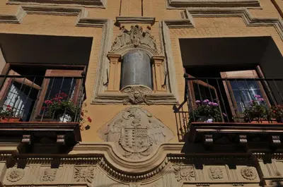 Edificio en el que se encuentra el hostal o pensión